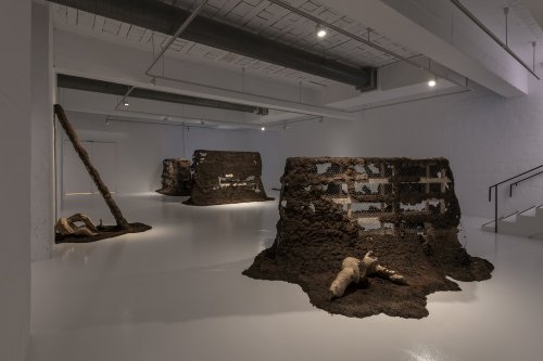 <p>The Earthquake Is Intact exhibition, by Jota Mombaça and Iki Yos Piña Narváez Funes. © Fundació Joan Miró. Photo: Roberto Ruiz.</p>